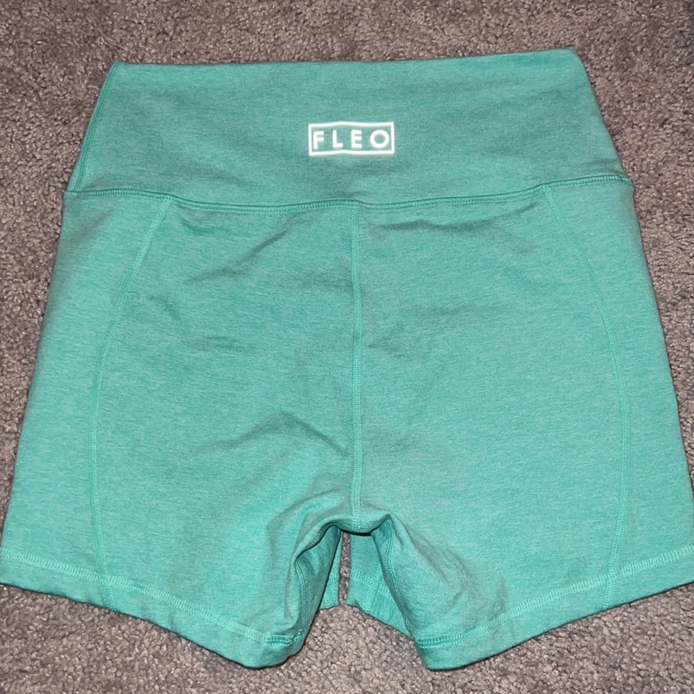 THC minty green fleo shorts